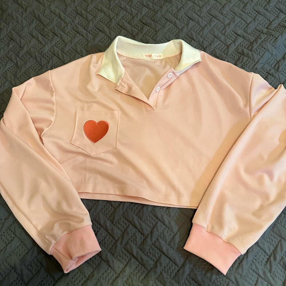 Heart pocket long sleeve crop top